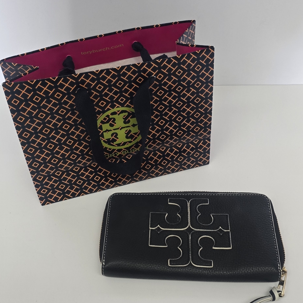 Tory Burch Black and White Wallet Zippy